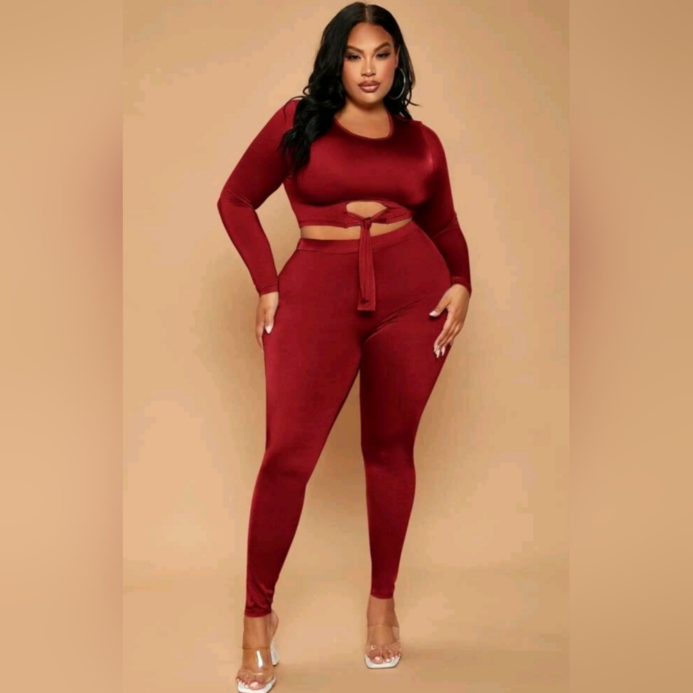 Cutout front knot crop & leggings